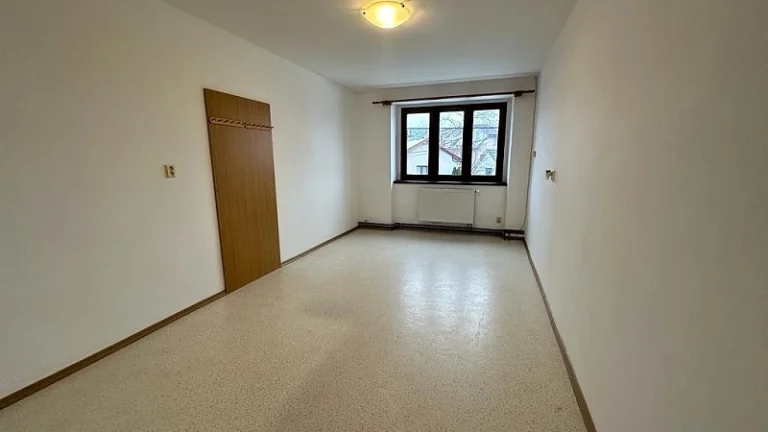 Dlouhodobý pronájem Kněžnice Jičín za 7100 Kč (230 Kč/den)
