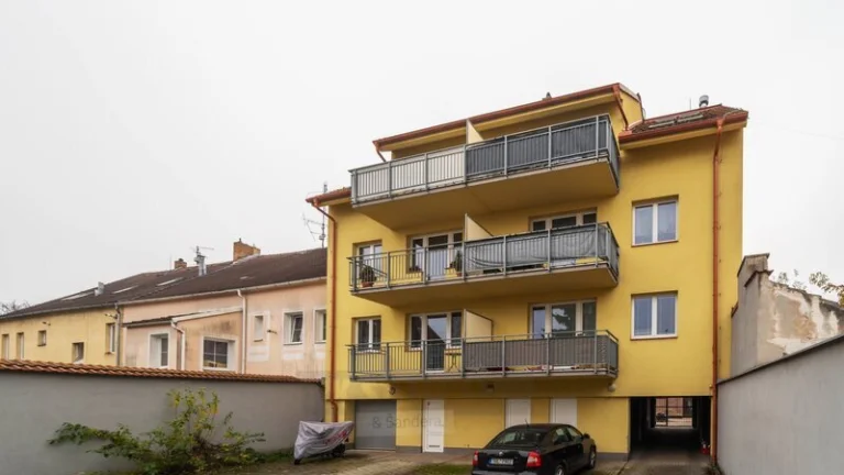 Prodej parkovacího stání (14 m²) v centru Českých Budějovic