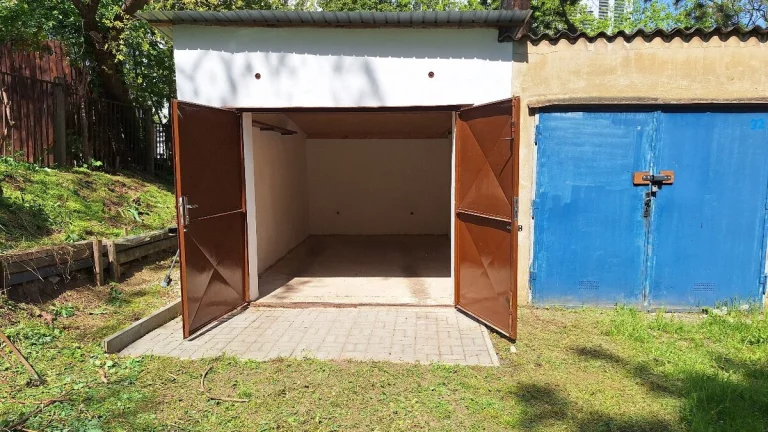 Pronájem garáže ulice Gen.Piky, Praha 6 – cca 16m2