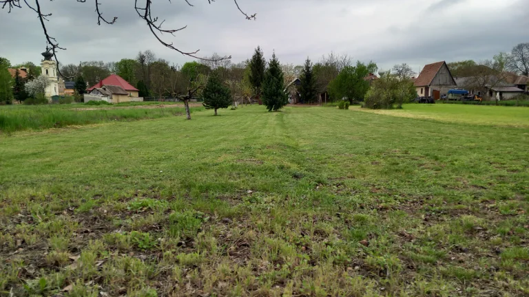 Pozemok/zahrada/1000m2/Lúčnica Nad Žitavou