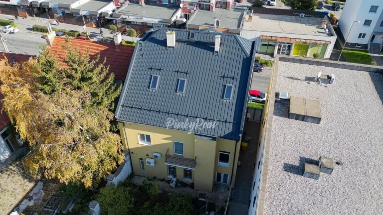 Exkluzívne – Unikátna historická budova v srdci Vrbového