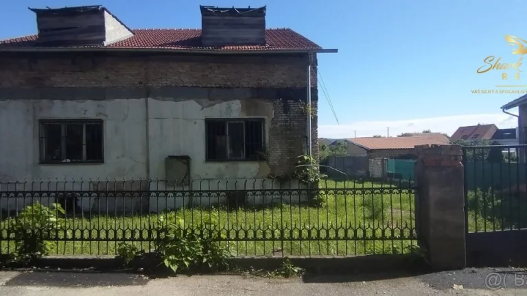 Pozemok ideálny na výstavbu 2 rodinných domov