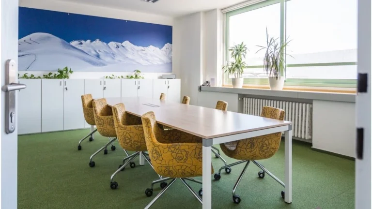 Prenájom kancelárie 21,77m2 na Nám. SNP, Staré Mesto