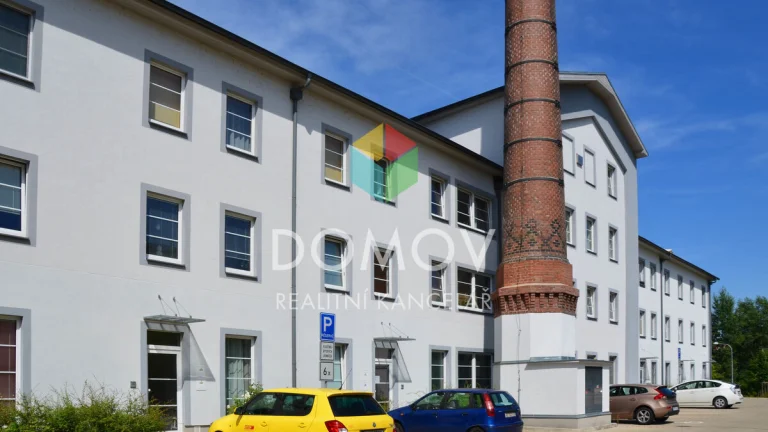 Nový, cihlový byt 3+kk s balkónem a venkovním parkovacím stá