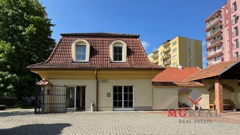 Budova blízko centra Topoľčany / PRENAJOM