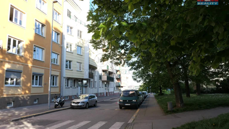 Pronájem byt 1+kk, 28 m2, Praha 8, Kašparovo náměstí