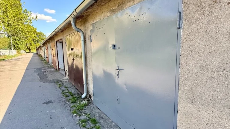 Podnájem garáže na ulici Sazenice, Brno - Komárov