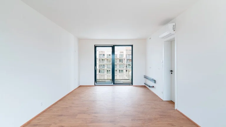 Prodej bytu s balkonem, lodžií, parkováním a sklepem v novos