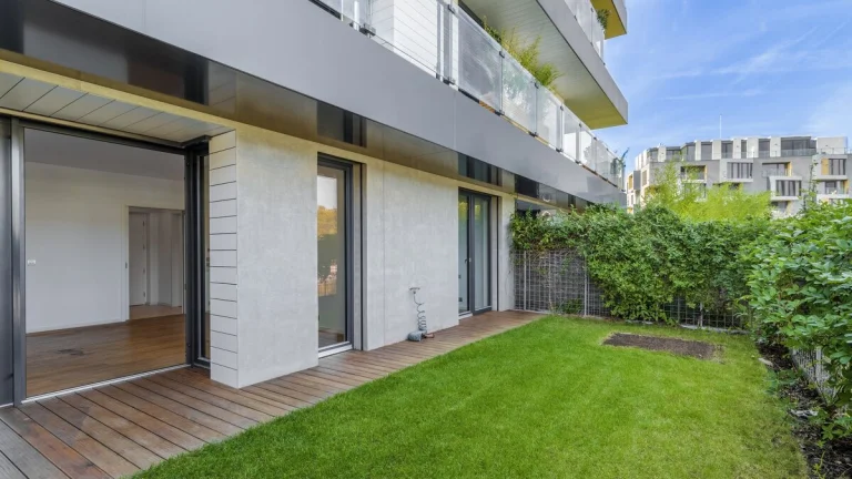 Moderní stylový byt 2+kk, 53m2+42m2, rezidence DOCK, Praha 8