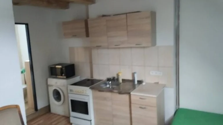 Pronajmu 1+1 dvoupatrový byt na Pískách