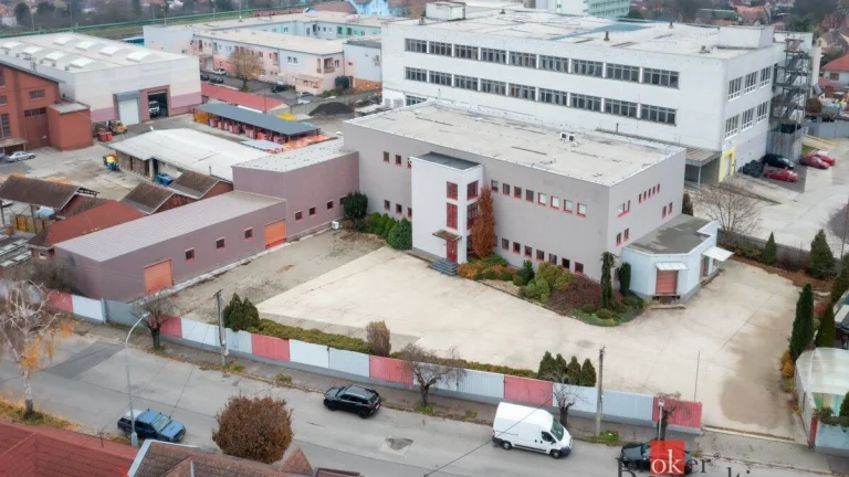 Skladovo - administratívna budova v Hlohovci na predaj alebo