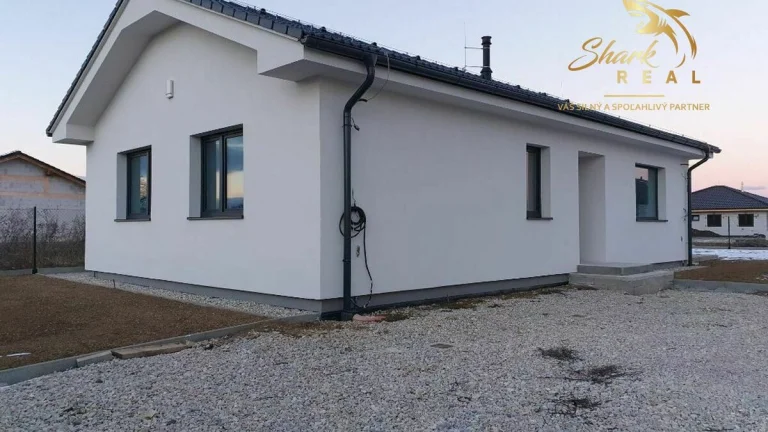 Zaujímavá novostavba v tichej lokalite blízko mesta