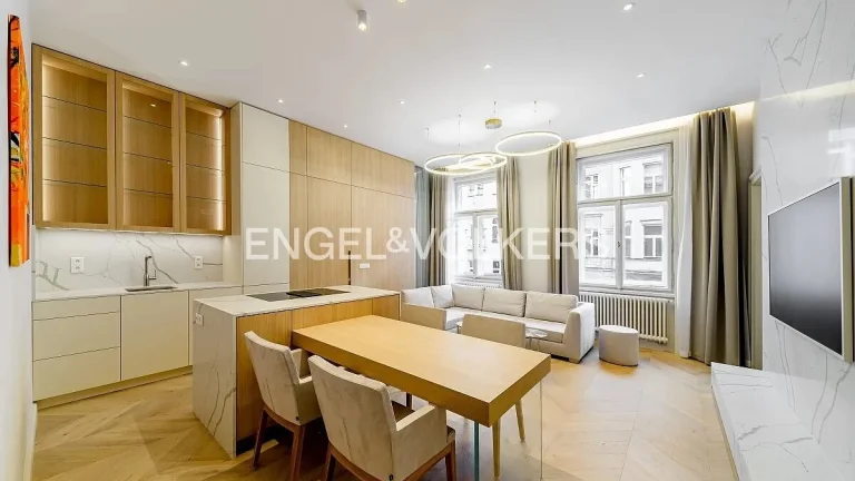 Pronájem bytu 3+kk 81 m² U obecního dvora, Praha - Staré Měs