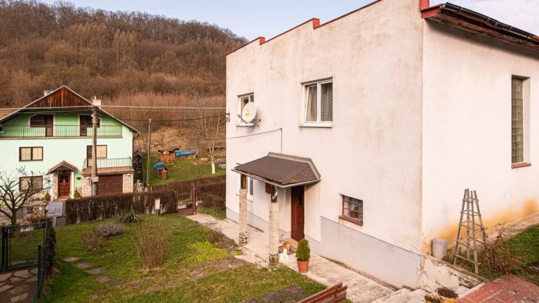 ZNÍŽENÁ CENA RODINNÝ DOM V PREŠOVE S VEĽKÝM POZEMKOM