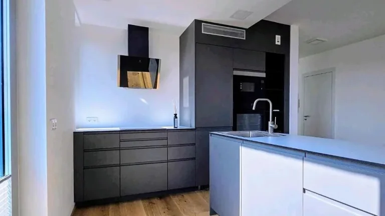 Pronájem bytu 3+kk 119 m² U Dívčích hradů, Praha - Smíchov