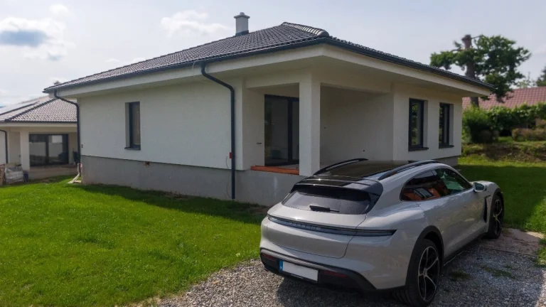 Predám 4izbový bungalov Šalgovík