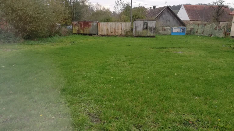 Prodám pozemek pro stavbu.