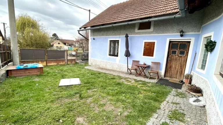 Chalupa se zahradou a garáží u města Chrast v obci Hlína