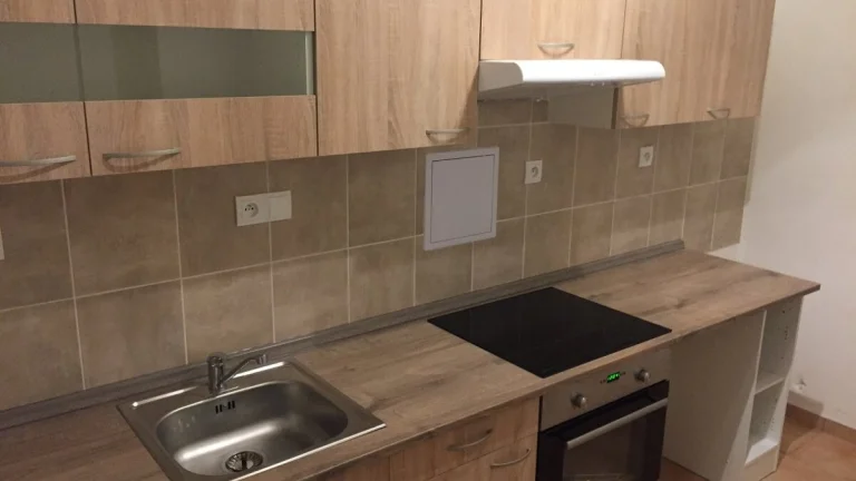 Pronájem bytu 3+1 s balkonem ve Všetatech