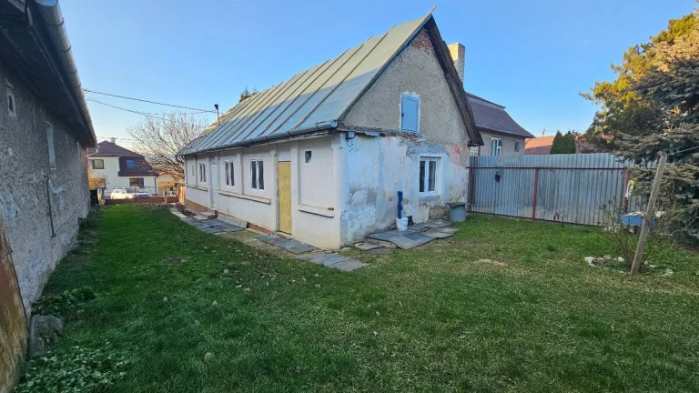 Starý tehlový domček s pozemkom 1381m2, predaj, Košické Oľša