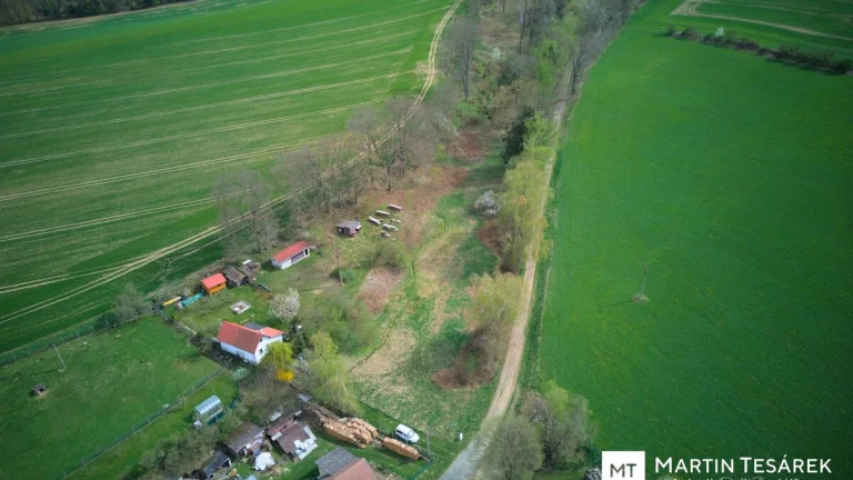 Stavební pozemek 4 012 m2 u lesa s výhledem a povolením na d