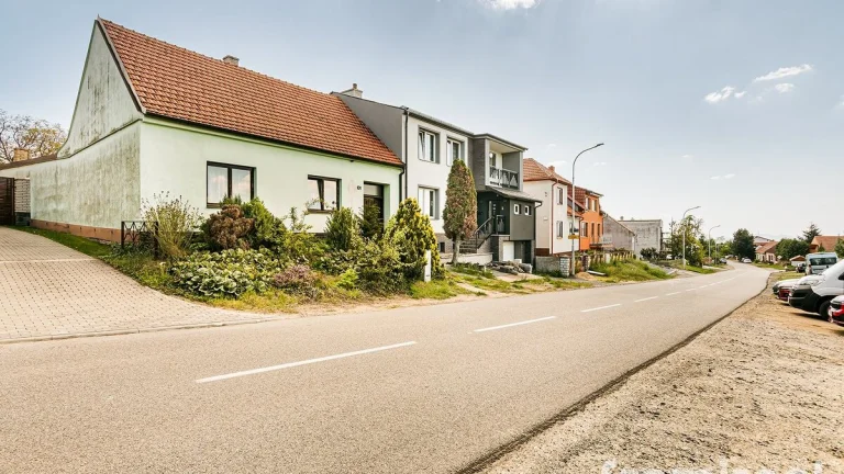 Prodej rodinného domu, 87 m2, pozemek 4392 m2 - Hlína