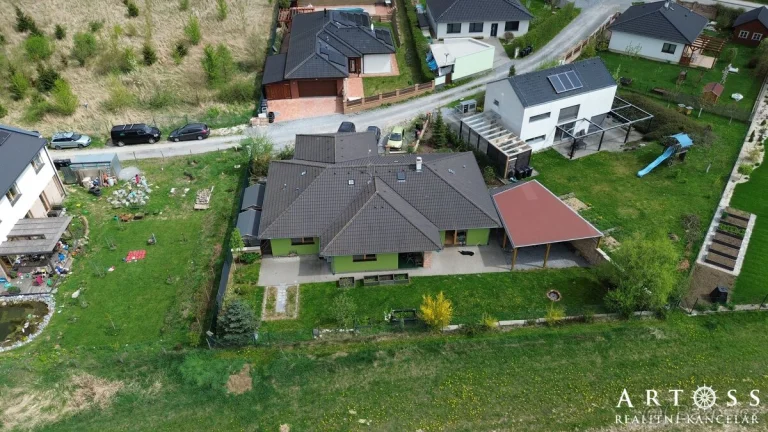 Prodej bungalovu 4+kk s dvojgaráží, Březina, okres Brno-venk