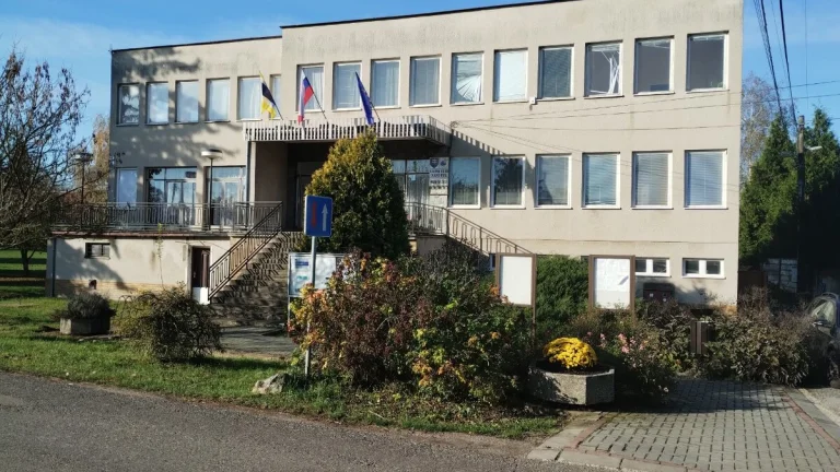 Odpredaj administratívnej budovy v obci Dolný Pial