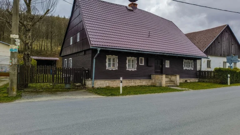 Prodej chaty/chalupy 128m² s pozemkem 688m² a garáží