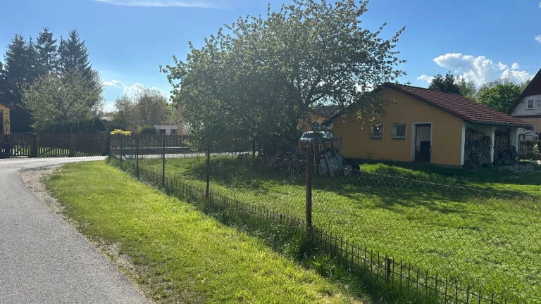 Prodej stavebního pozemku - komplet sítě, skvělá lokalita