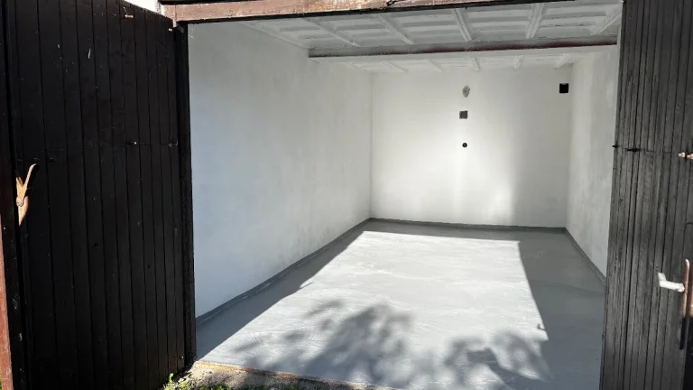Garáž s pozemkem 22m2 a příjezdovou cestou 1/40