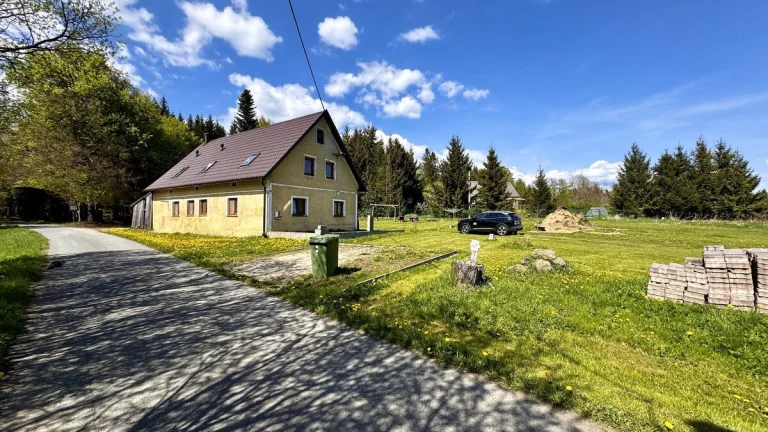 Rodinný dům - polosamota ( 120 m2), zahrada 1491 m2 - Chodsk