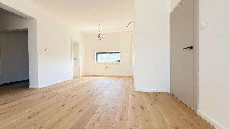 EXKLUZÍVNA PONUKA: MODERNÝ 4-IZBOVÝ BUNGALOV V HURBANOVEJ VS