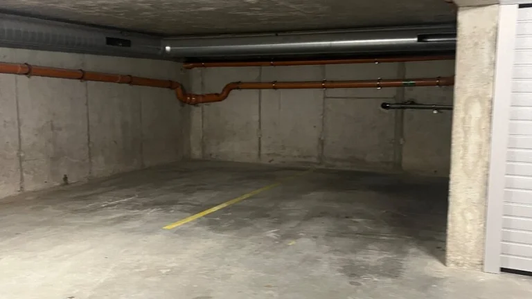 Parkovací stani Praha Kolovraty, Garáž