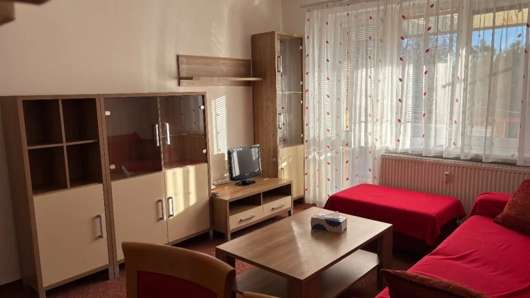 Na prenájom komplet zariadený 2i byt PD centrum