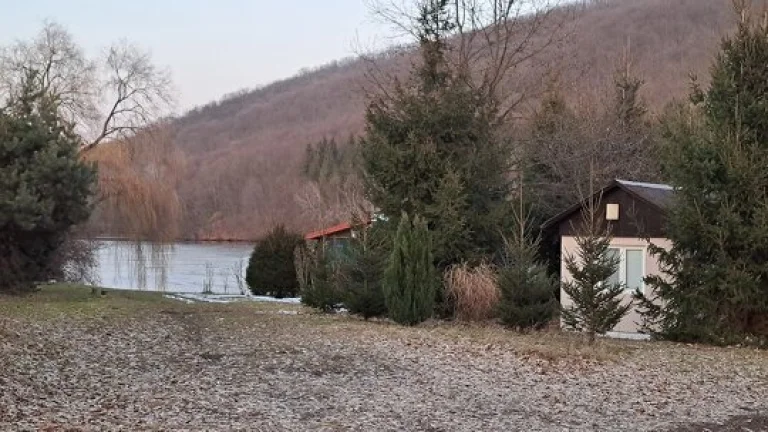 Chatka pri rybniku
