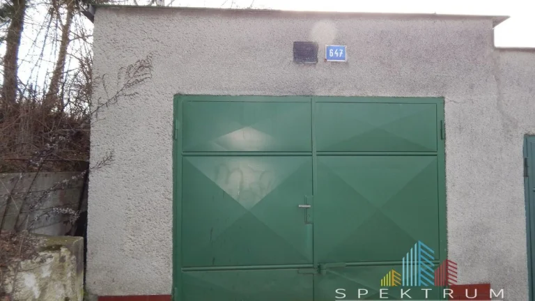 SPEKTRUM REALITY- Na PREDAJ Garáž 28 m2, Handlová, ul. Mier