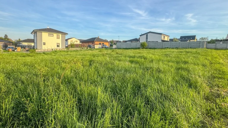 Prodej pozemku pro bydlení, 821 m2, Pečky - Velké Chvalovice