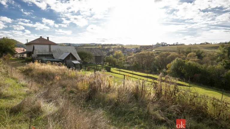 Slnečný pozemok v obci Lukavica, len 15min od Banskej Bystri