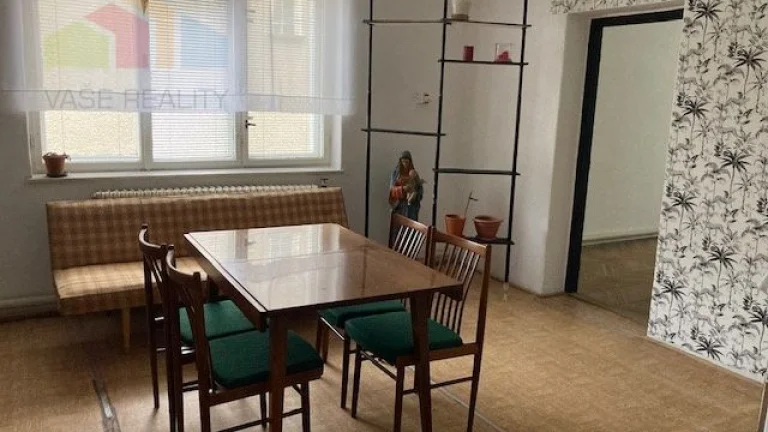 Na predaj Rodinný dom Košeca, garáž, letná kuchyňa, pozemok