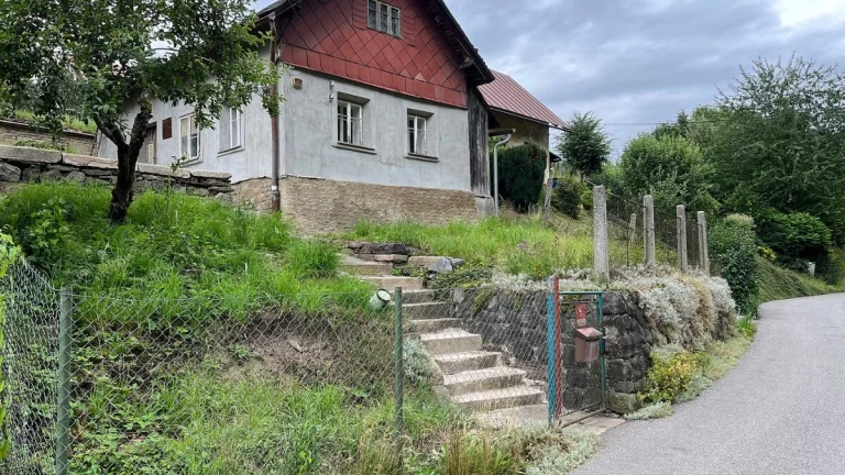 Prodám RD v Semilech kousek od centra města 3min...