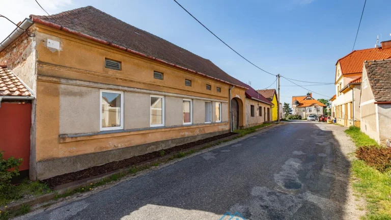 Prodej rodinného domu 3+1 (4+1), stodola, pozemek 1116m2, Új