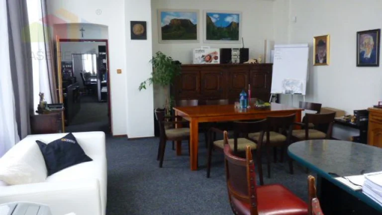 Obchodný a kancelársky priestor Ilava - Námestie, 60 m2