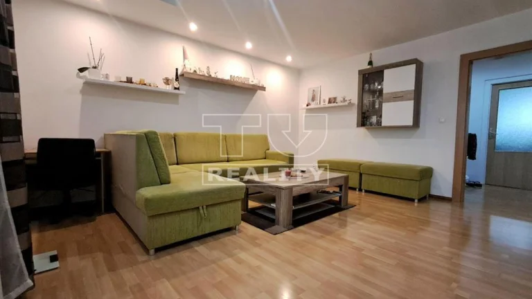 3-IZBOVÝ BYT HLOHOVEC 75m2