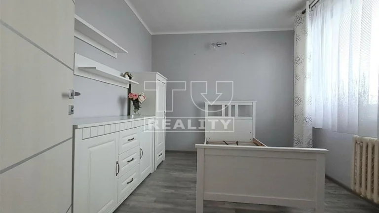 4-IZBOVÝ BYT HLOHOVEC 82m2