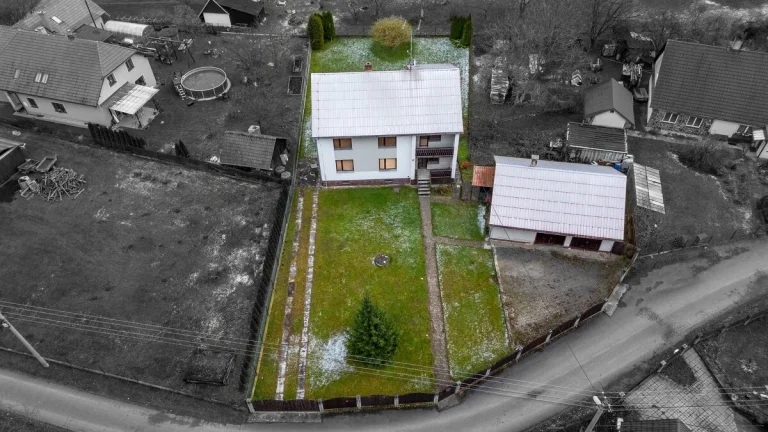 Prodej prostorného rodinného domu v Ženklavě – zahrada, gará