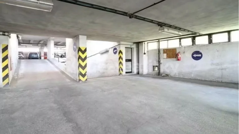 Garážové stání 13m2, Brno Herčíkova ul.