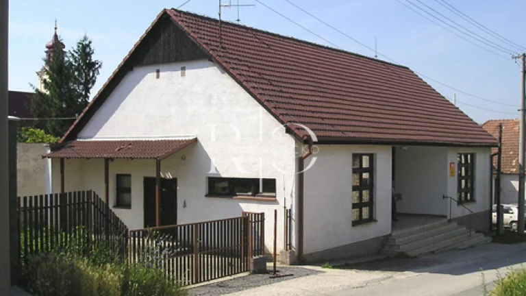 Na predaj samostatne stojaca budova - Trstín