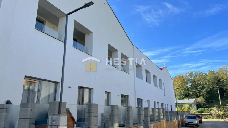 2-izb. byt s loggiou, BÝVANIE POD ROTUNDOU, SKALICA