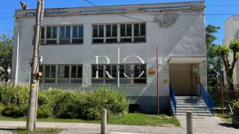 Na predaj samostatne stojaca budova + pozemok - Šoporňa